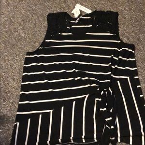 New top by thyme Honey size L
